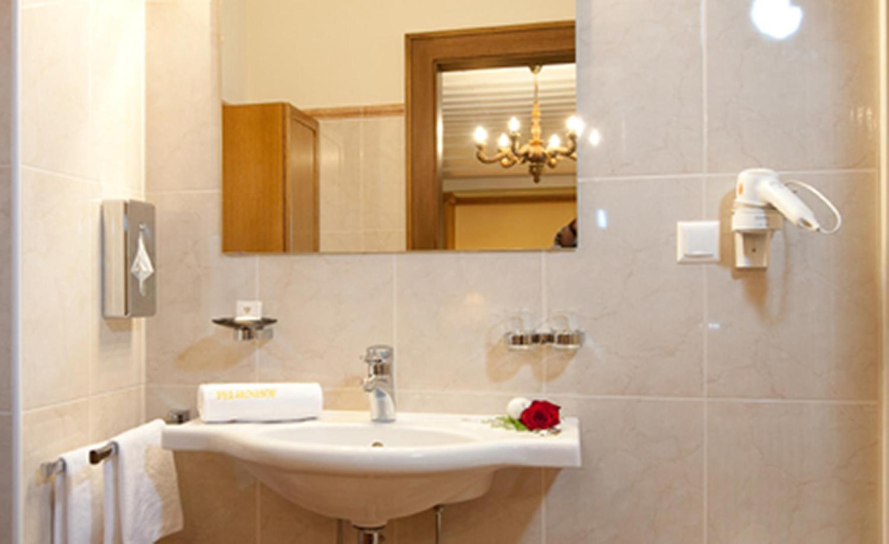 Wohlfuehl & Genusshotel Felsenhof 4* Bad Kleinkirchheim