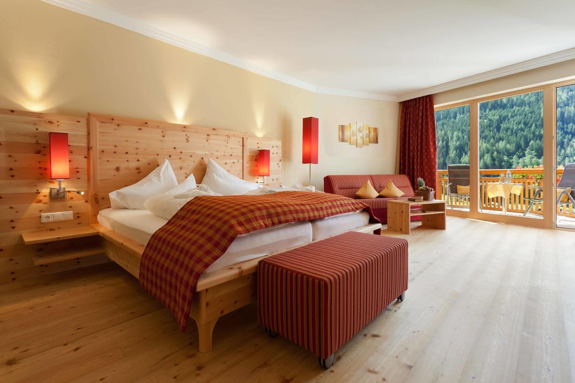 Wohlfuehl & Genusshotel Felsenhof Hotel 4*